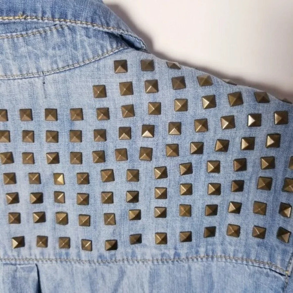 Urban Outfitters Women Medium BDG Blue Denim Studded‎ Button Down Shirt - Picture 6 of 13
